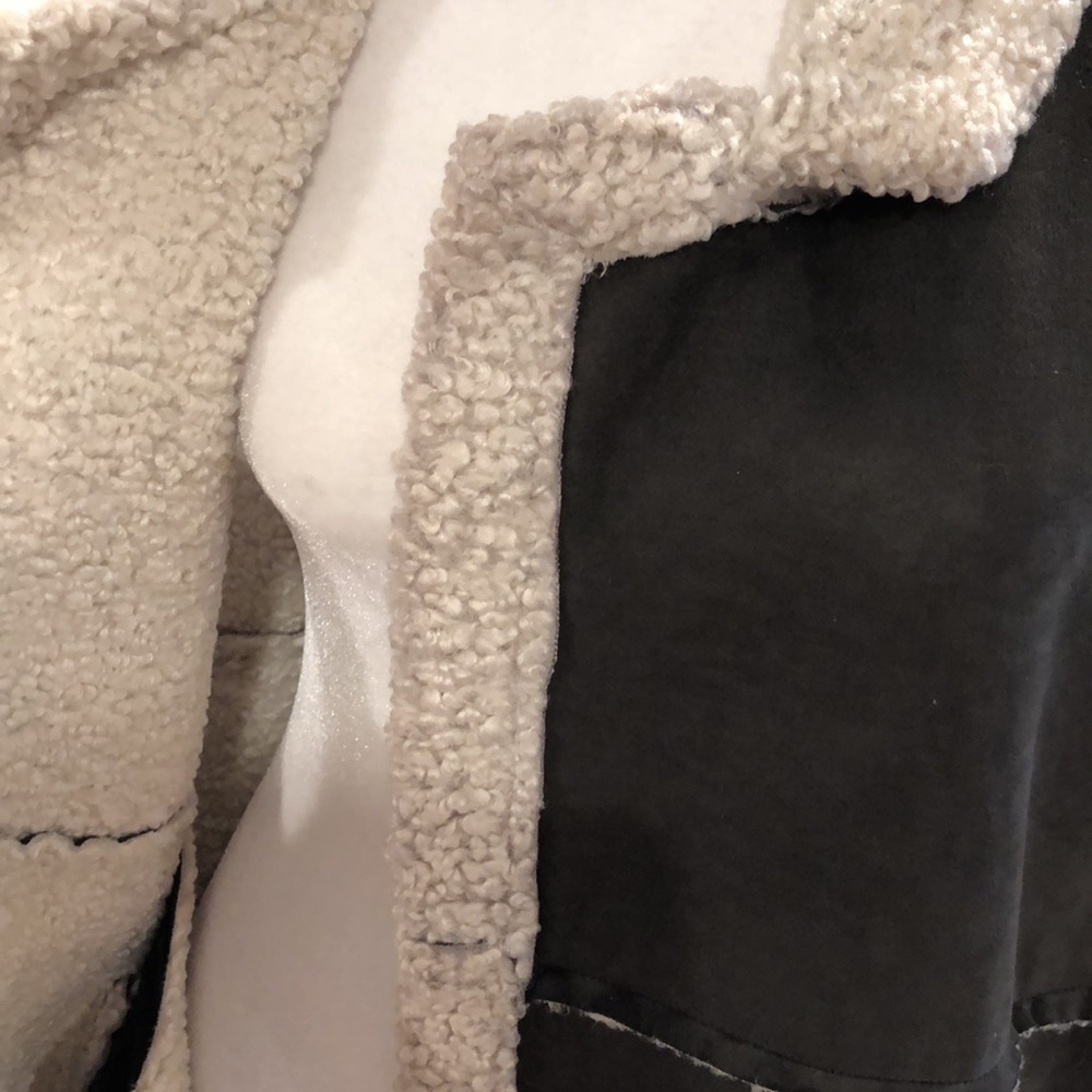 POL Sherpa long vest with side pockets.  Size S - Picture 4 of 9